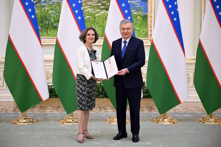 Prezident Fransiya elchisini “Do‘stlik” ordeni bilan taqdirladi