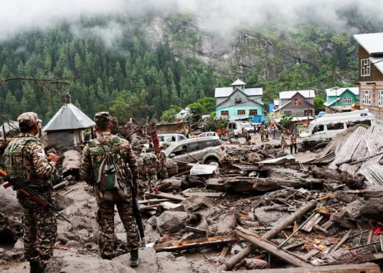 Kashmirdagi toshqin va ko‘chkilar 60 kishining umriga zomin bo‘ldi
