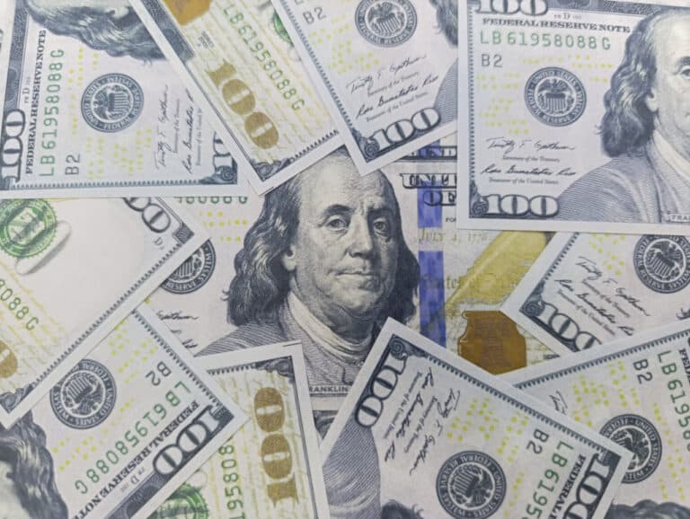 Dollar kursi hafta davomida qanchaga pasaydi