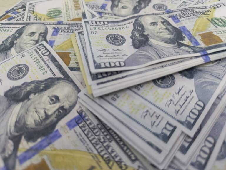 Dollar 50 so‘mga pasaydi