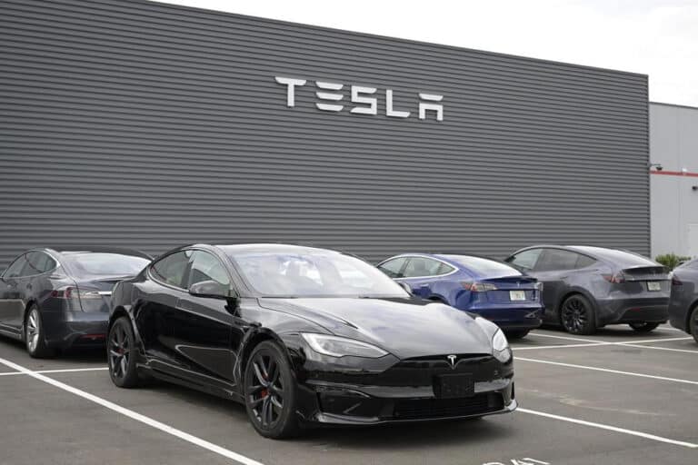 Tesla Fransiyada 20 million yevrolik jarimadan qutulib qoldi