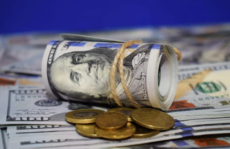 Dollar deyarli 12 300 so‘mga tushdi