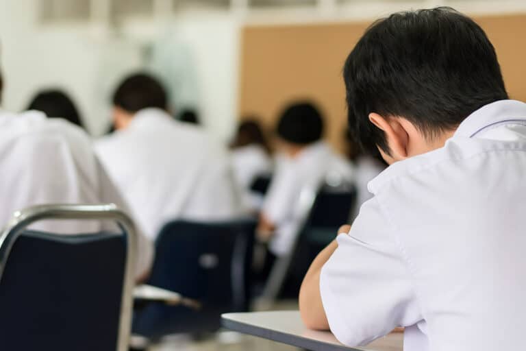 Kasb va xorijiy tillarga o‘qitish uchun vaucher berish tartibi tasdiqlandi