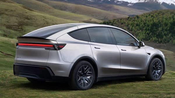 Tesla kompaniyasi Model Y L elektromobilini taqdim etdi