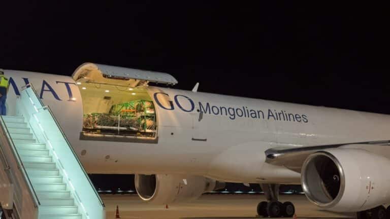 Navoiy aeroporti Mo‘g‘uliston yuk aviakompaniyasining ilk reysini qabul qildi