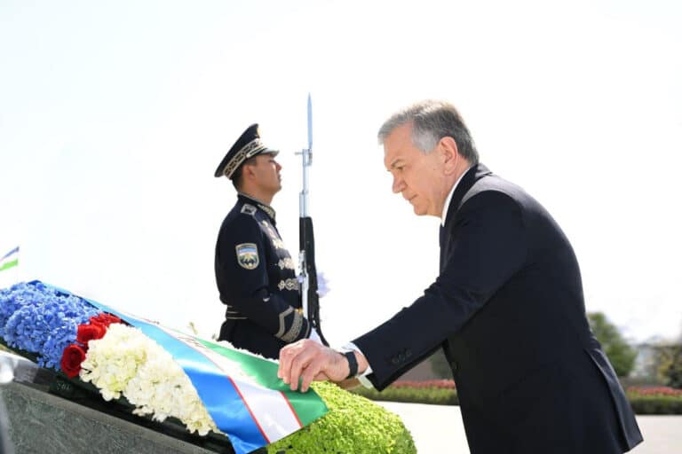 Shavkat Mirziyoyev Shahidlar xiyoboni va «Yangi O‘zbekiston» bog‘iga tashrif buyurdi