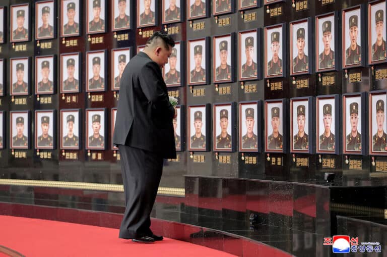 Kim Chen In Rossiyada halok bo‘lgan askarlar oilalariga go‘zal hayot va’da qildi