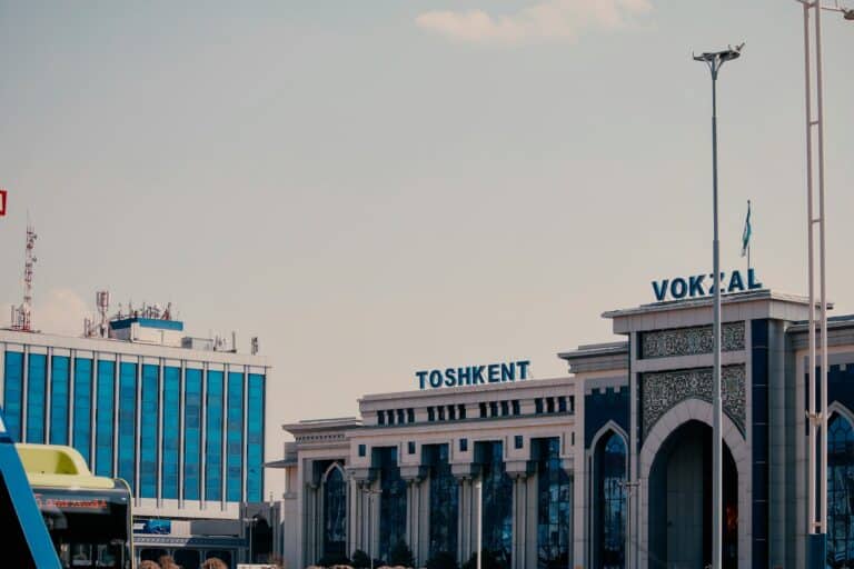 Yangilangan Chevrolet Onix, JSSTni tark etgan AQSh, Xorazmdagi «ko‘cha bezorilari» — 23-yanvarning muhim yangiliklari