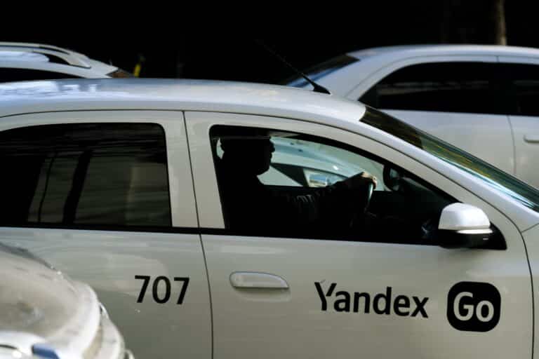 O‘quv yilining ilk kunida Yandex Go’dan qaysi paytda taksi chaqirish kerak