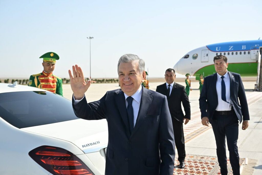 Uzbekistan’s President Begins Working Visit to Turkmenistan