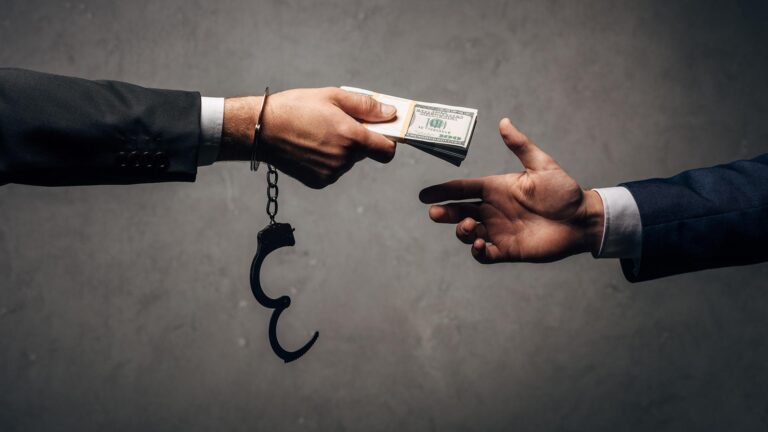 Минстрой обратился в МВД из-за слов бизнесмена о коррупции в отрасли