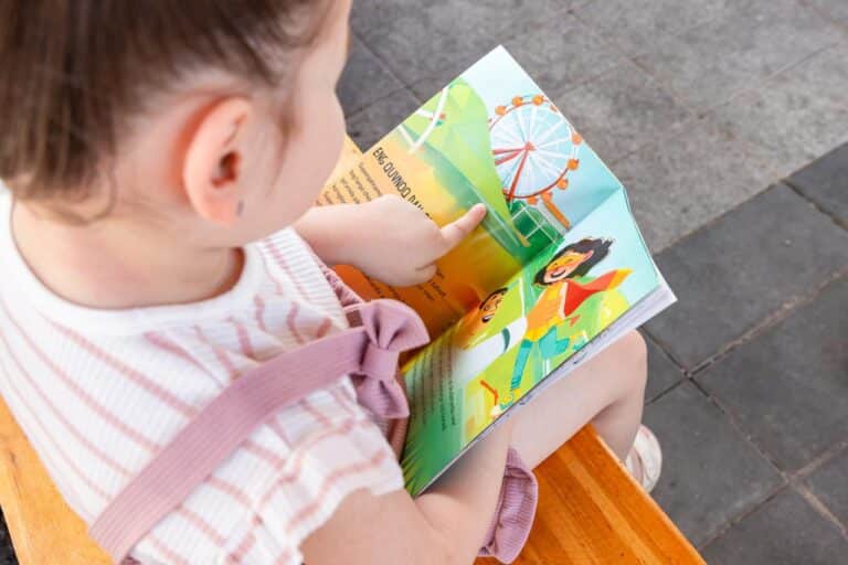 В Узбекистане вышла детская книга о супергерое — водителе такси