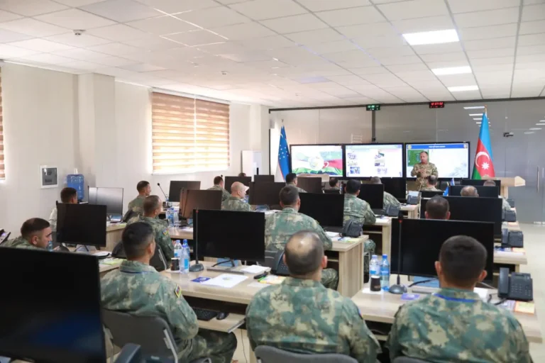 Выпускники военных вузов должны отработать пять лет в армии или на госслужбе