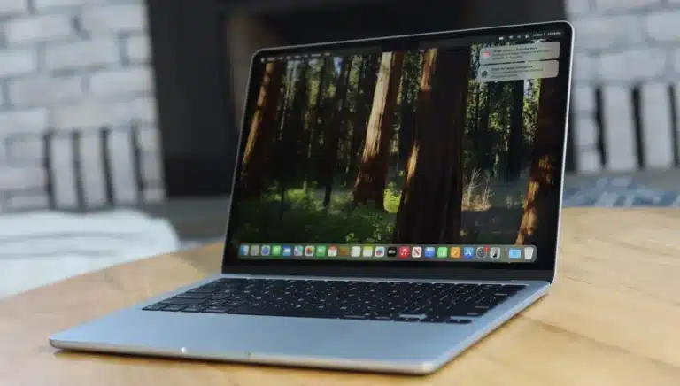 Bloomberg: Apple столкнулась с дефицитом MacBook Air из-за нехватки чипов памяти