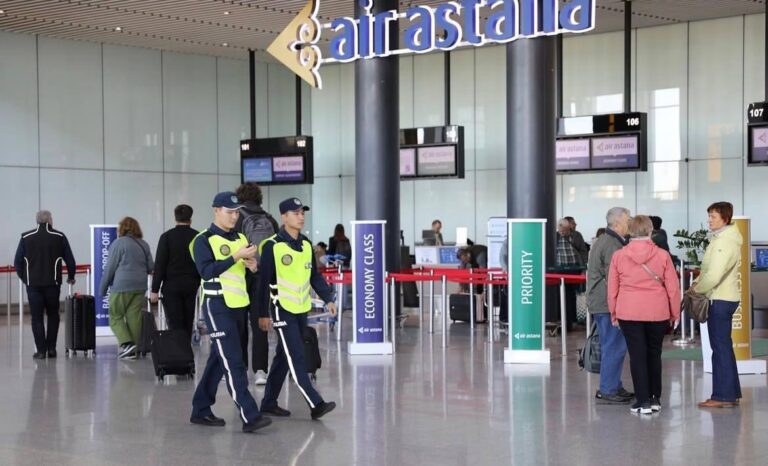 Узбекистанец пошутил про бомбу и попал на штраф в аэропорту Алматы
