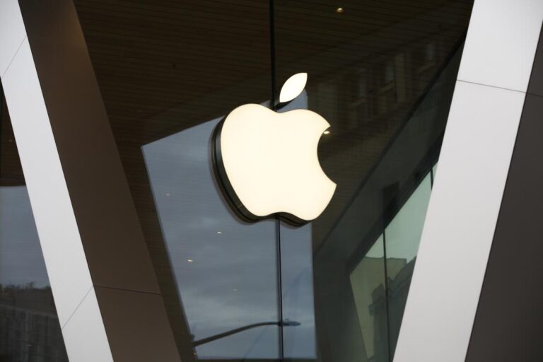 Apple выпустила iOS 26 с «жидким стеклом» и встроенным ИИ