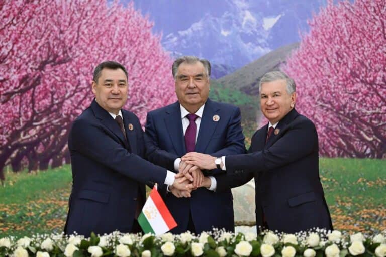 Мирзиёев стал лауреатом премии Толстого