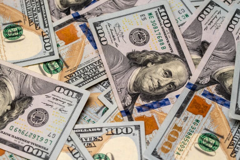 Dollar kursi hafta davomida qanchaga pasaydi