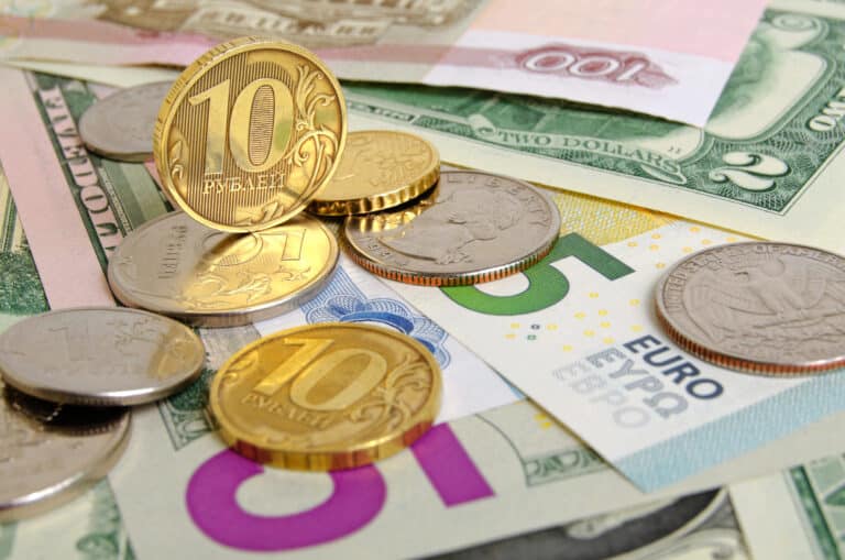 Курс валют в Узбекистане за неделю: доллар и евро окрепли, рубль ослаб