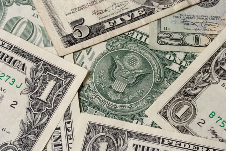 O‘zbekistonda hafta davomida dollar kursi oshdi
