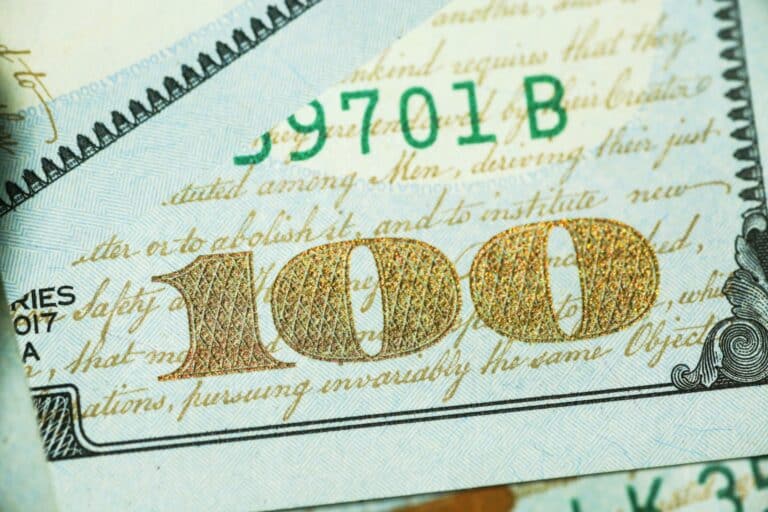 Курс валют от ЦБ на 25 сентября: доллар подрос до 12 219 сумов