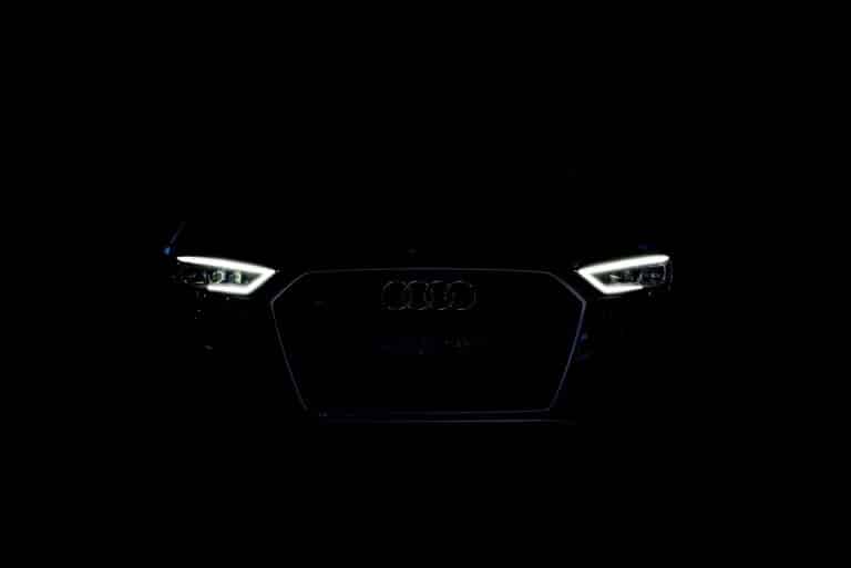 Продажи дорогих электромобилей Porsche и Audi буксуют