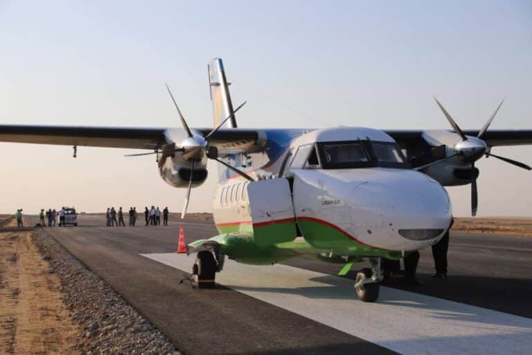 Arnasoydagi yangi aeroportga birinchi samolyot qo‘ndi
