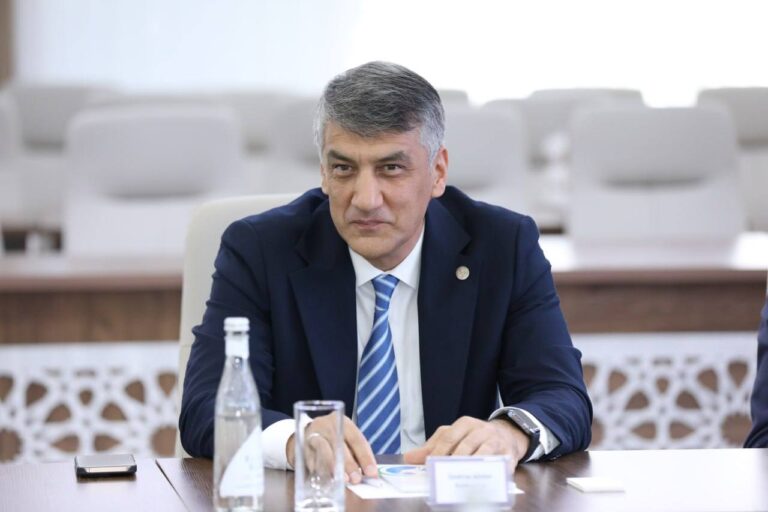 Alisher Qodirov: Pedagoglar uchun pensiya yoshini 50 yosh etib belgilash kerak