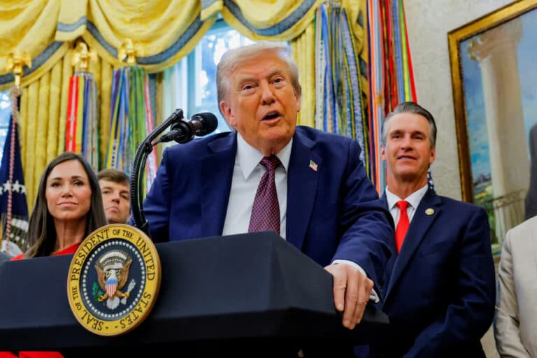 Donald Tramp sog‘lig‘i haqidagi mish-mishlarni rad etdi