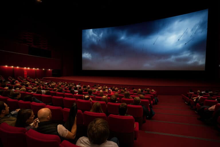 Ozarbayjon kinoteatrlarida rus tilidagi filmlar namoyishi qisqartirildi