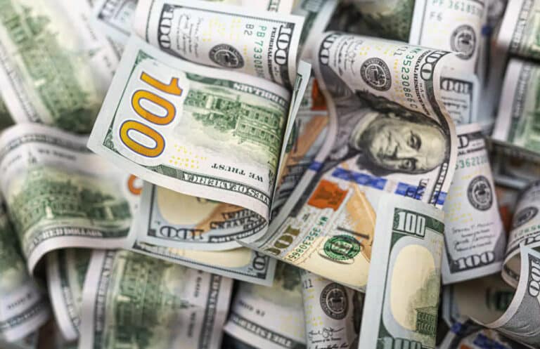 Dollar kursi bir haftada deyarli 100 so‘mga oshdi