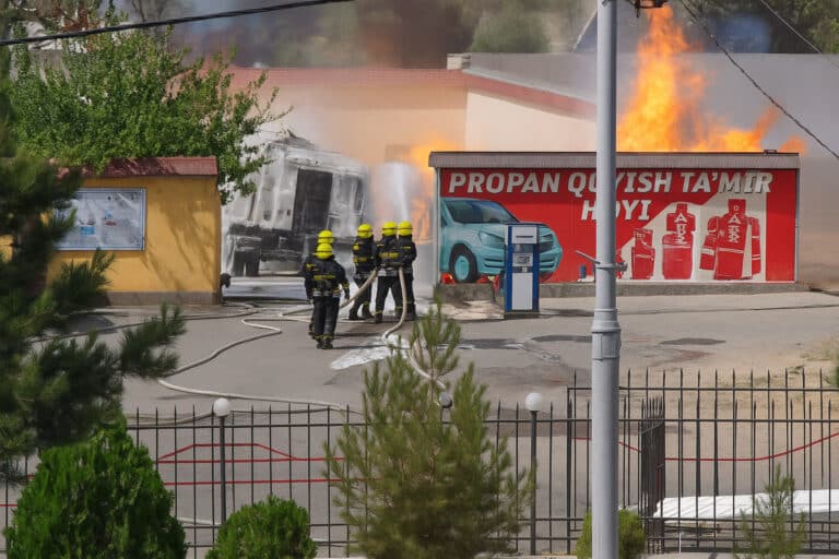 Andijondagi gaz quyish shoxobchasida yong‘in yuz berdi — video