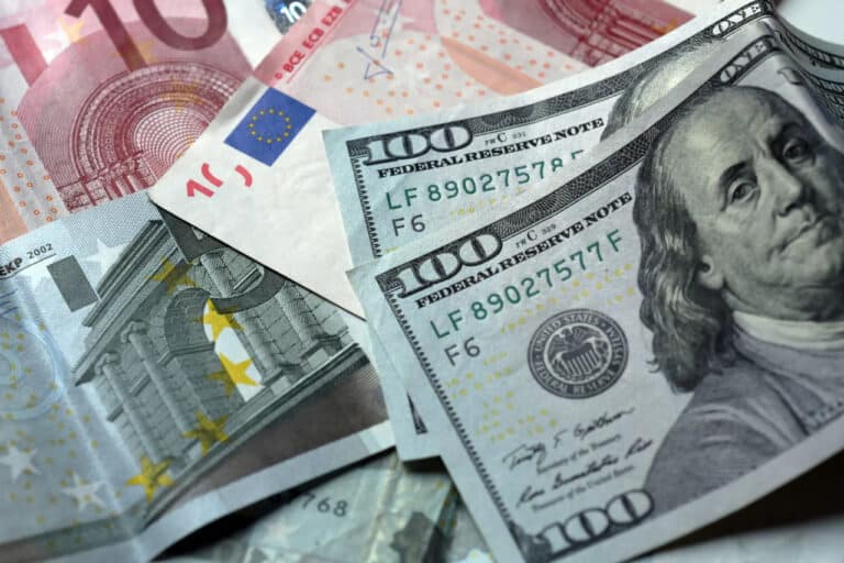 7-avgust kuni xorijiy valyutalarni qaysi banklarda yaxshi narxda almashtirish mumkin
