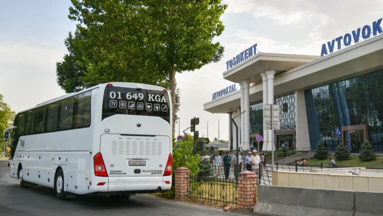 Toshkent — Xatirchi yo‘nalishidagi avtobusda yo‘lovchilardan ortiqcha 710 mln so‘m olingani aniqlandi