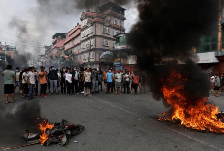 Nepalda namoyishlar: bosh vazir Oli iste’foga chiqdi, kamida 19 kishi halok bo‘ldi