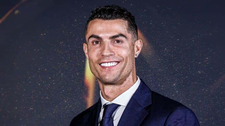 Ronaldu «Barcha davrlarning eng yaxshi futbolchisi» sovriniga sazovor boʻldi