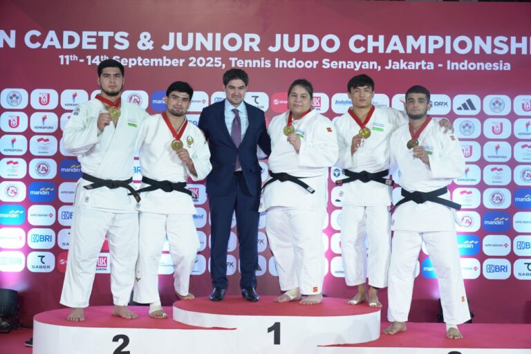 Узбекистанская молодежная сборная по дзюдо стала чемпионом Азии