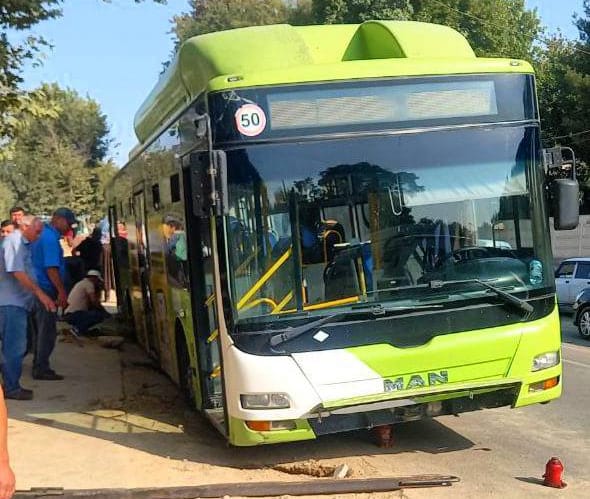 Mirzo Ulug‘bek tumanida avtobus yer cho‘kishi oqibatida vaqtincha harakatdan to‘xtadi