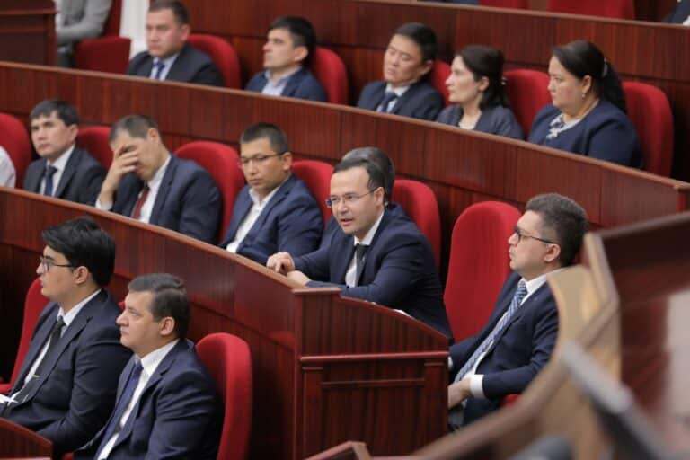 Yoshlar bandligi masalasi bo‘yicha parlament so‘rovi yuborildi