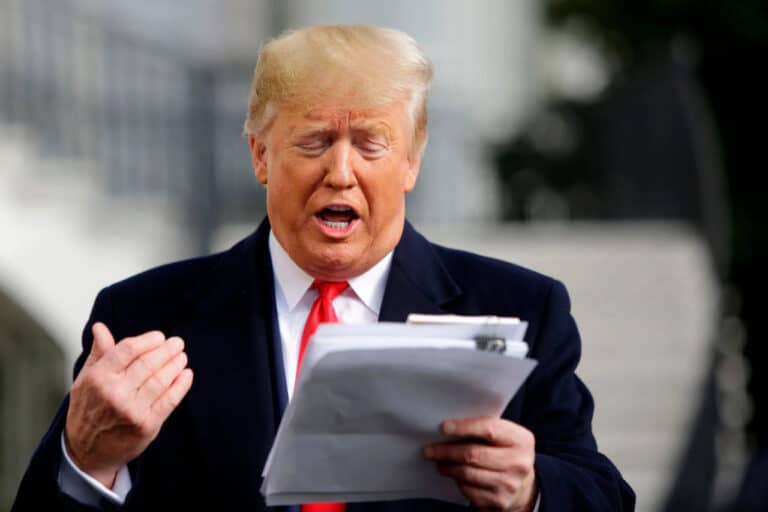 Tramp The New York Times gazetasini sudga berdi