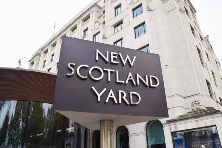 Britaniyada Rossiya josusligida gumonuvchi shaxslar qo‘lga olindi