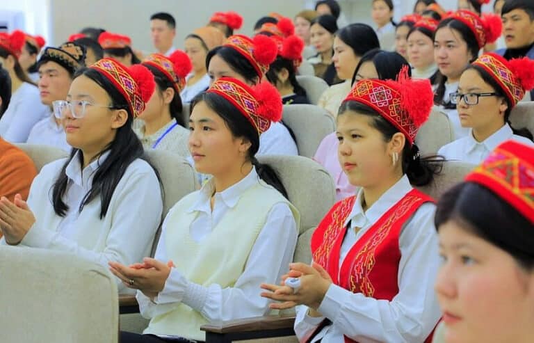 Qoraqalpogʻiston yoshlari uchun qoʻshimcha oliy ta’lim kvotalari yaratildi