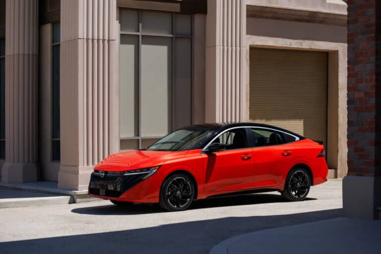 Nissan yangilangan Sentra modelini namoyish etdi
