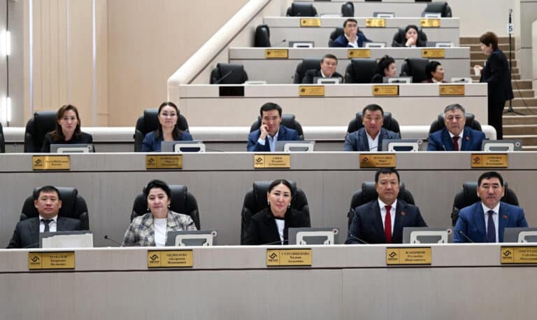 Парламент Кыргызстана самораспустился
