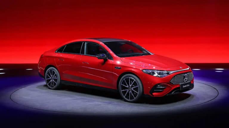 Eng arzon Mercedes elektromobili Xitoyda savdoga chiqdi