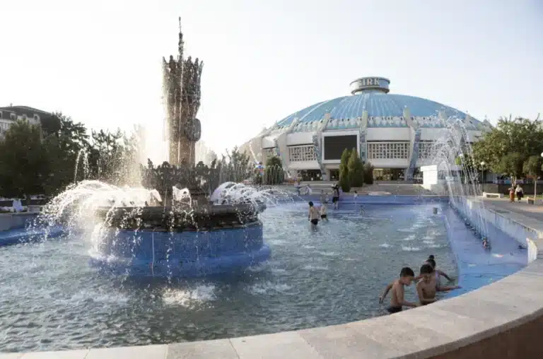 Tourism in Uzbekistan Surges 49% in 2025