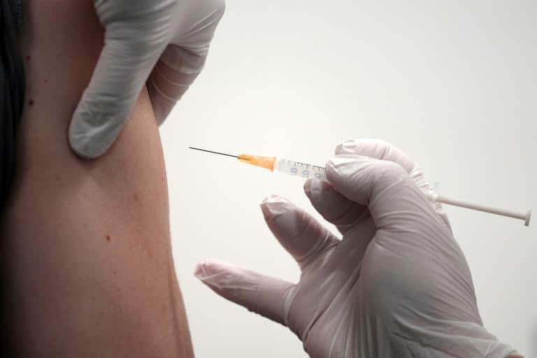 Moderna Opens £1bn Vaccine Plant in Oxfordshire Amid Rising US Anti-Vax Sentiment