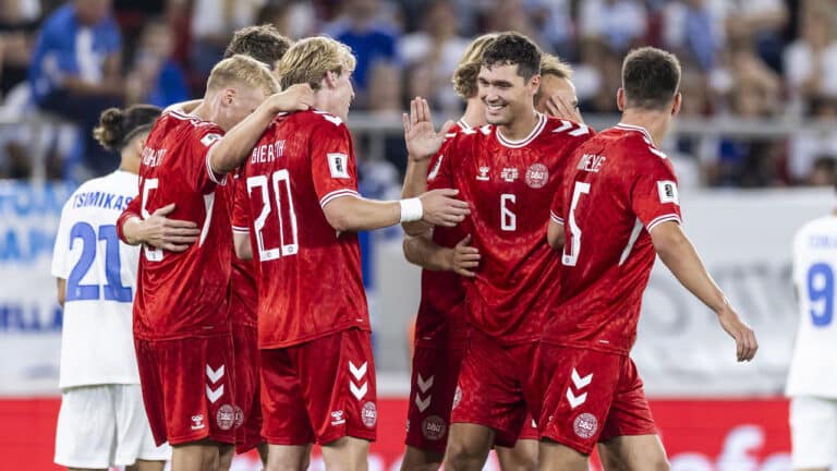 Дания громит Грецию 3:1 и идет на ЧМ