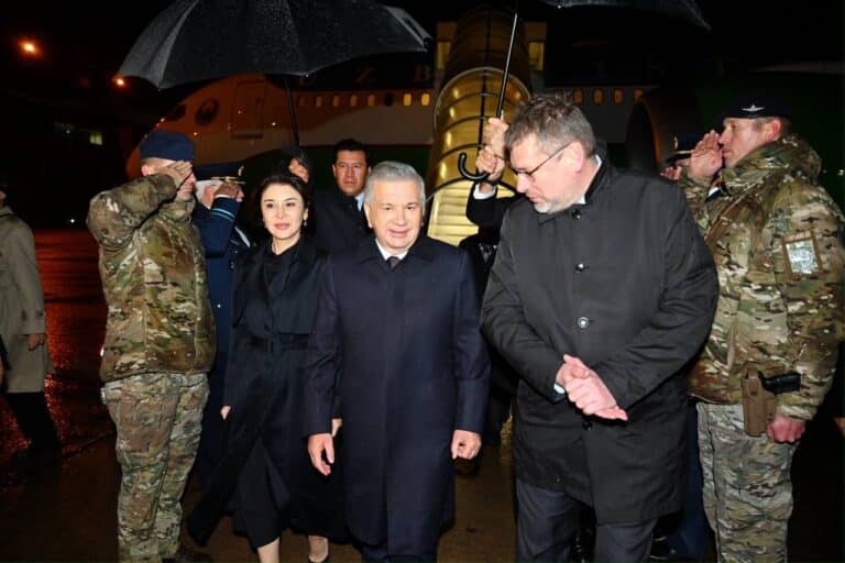 Мирзиёев прилетел в Брюссель