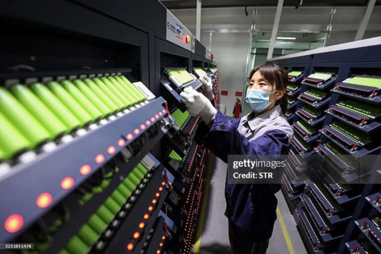 Chinese scientists develop safer, longer-lasting lithium battery system